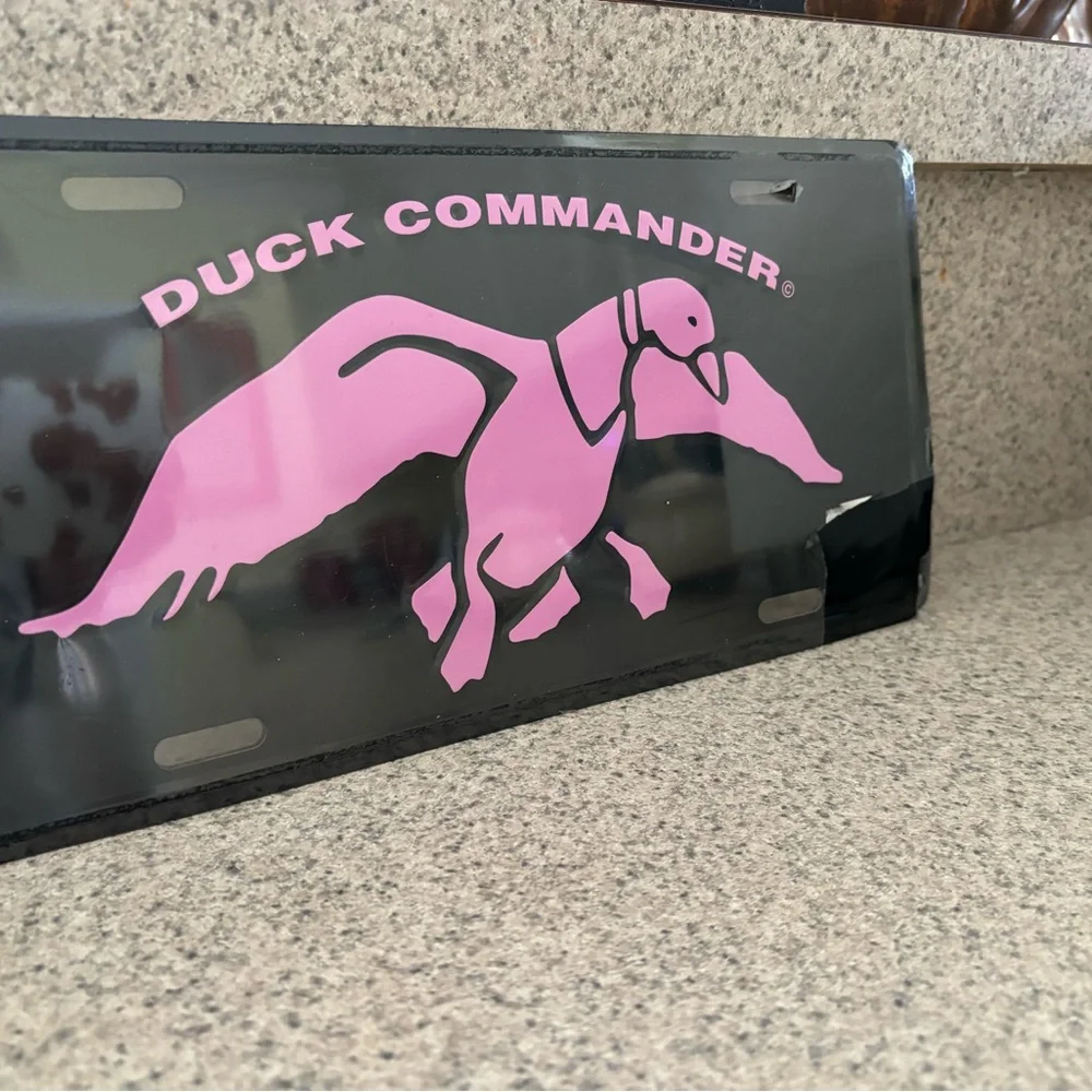 Duck Commander pink license plate - Picture 1 of 2